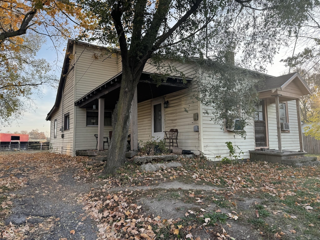 8345 N State Road 109, Wilkinson, IN 46186 - view of front facade with a porch and fence