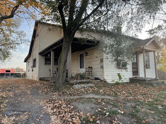 8345 N State Road 109, Wilkinson, IN 46186 - view of front facade with a porch and fence