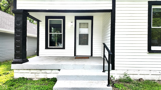 1148 N Pershing Ave, Indianapolis, IN 46222 - view of exterior entry featuring a porch