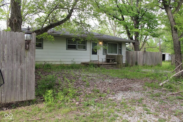 338 E Park St, Westfield, IN 46074 - view of front of home featuring fence