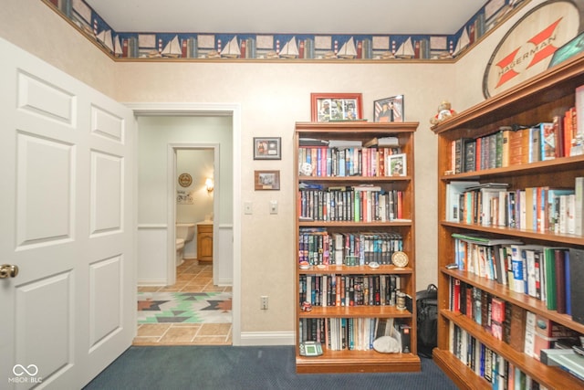1105 Deer Creek Dr, Anderson, IN 46011 - living area with baseboards