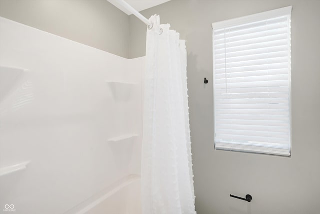 1429 Deloss St, Indianapolis, IN 46201 - view of full bathroom