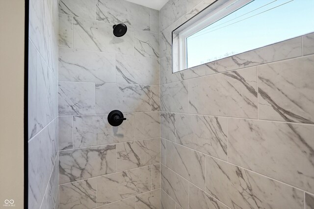 1429 Deloss St, Indianapolis, IN 46201 - bathroom featuring tiled shower