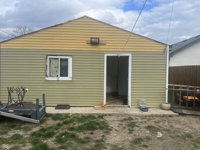 2146 Gent Ave, Indianapolis, IN 46202 - back of property with fence