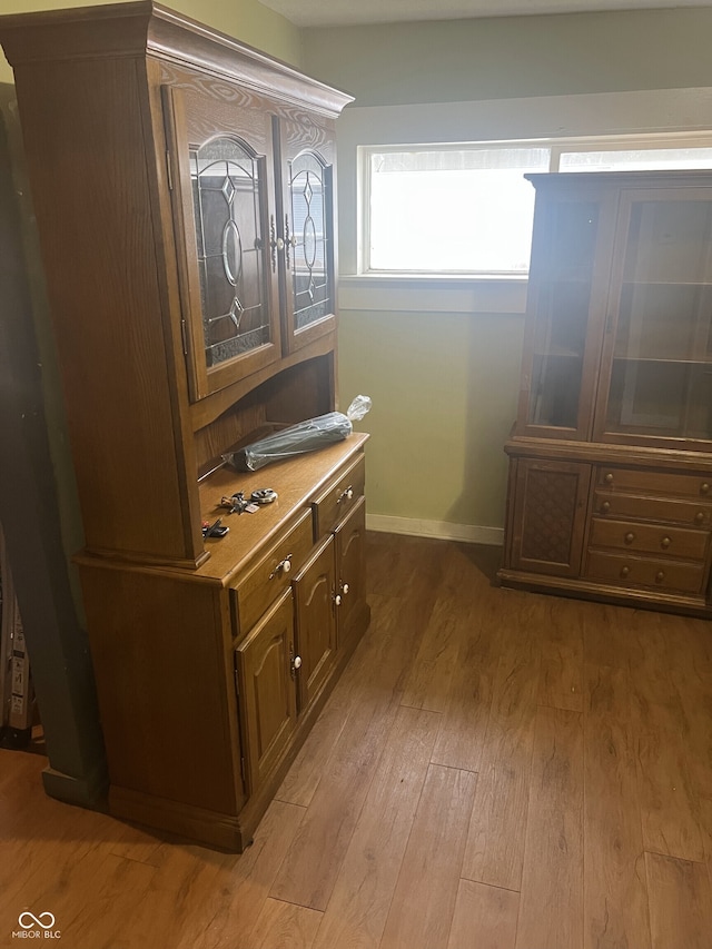 2146 Gent Ave, Indianapolis, IN 46202 - interior space featuring wood finished floors and baseboards