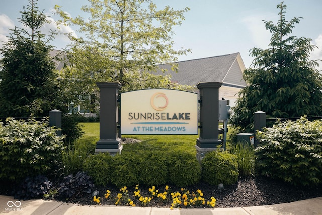 3622 S Setting Sun Ln, New Palestine, IN 46163 - community sign featuring a garage