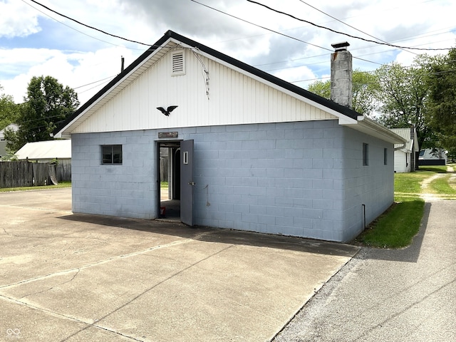 357 S Main St, Spencer, IN 47460 - garage featuring fence