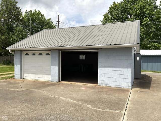 357 S Main St, Spencer, IN 47460 - view of detached garage