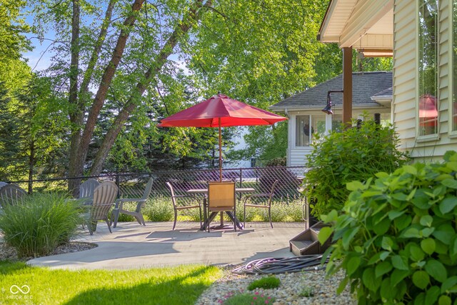 3781 S Station Dr, Columbus, IN 47203 - view of patio / terrace