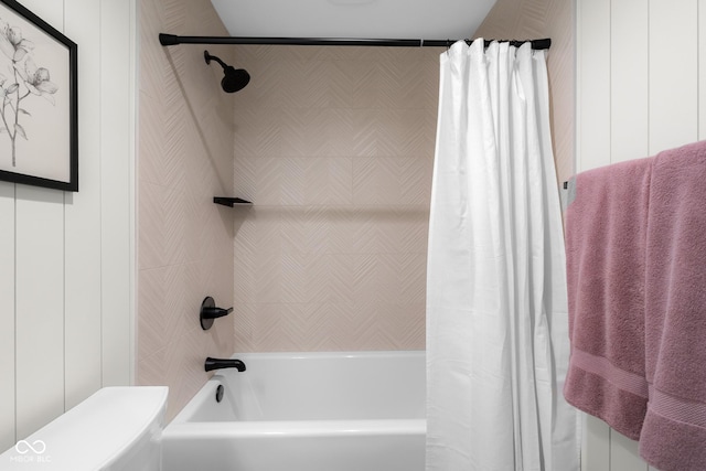 3781 S Station Dr, Columbus, IN 47203 - bathroom featuring shower / bath combo, toilet, and a decorative wall