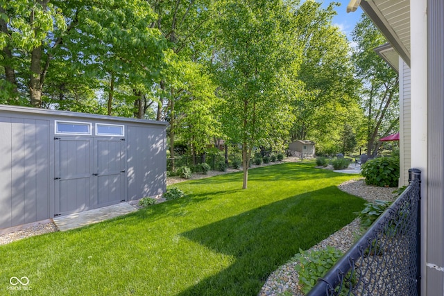 3781 S Station Dr, Columbus, IN 47203 - view of yard