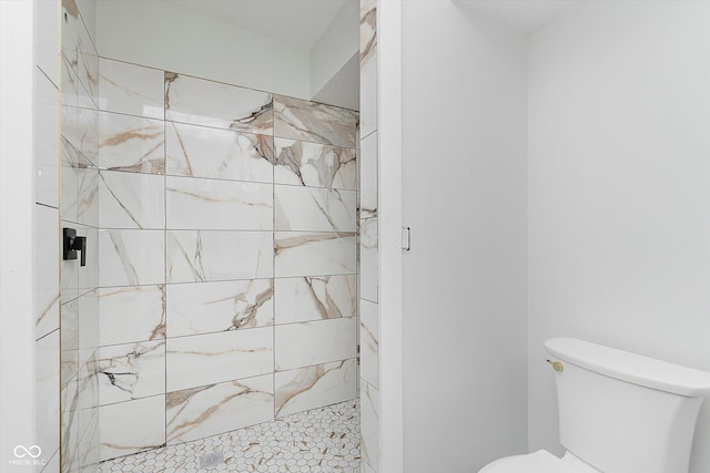 2302 S Pennsylvania St, Indianapolis, IN 46225 - bathroom featuring a tile shower and toilet