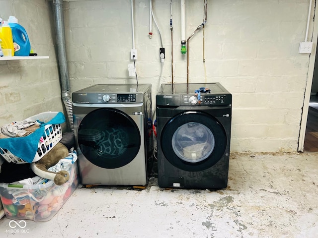 4850 E University Ave, Indianapolis, IN 46201 - laundry area with washing machine and clothes dryer and concrete block wall