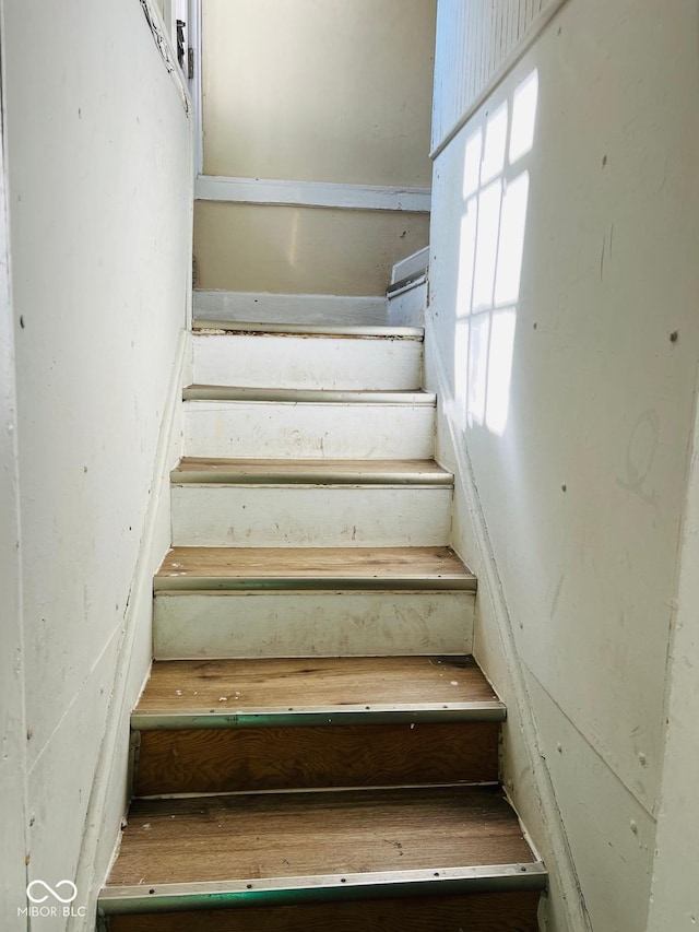 4850 E University Ave, Indianapolis, IN 46201 - view of staircase