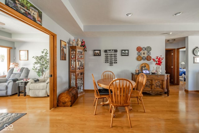 188 Bay Ridge Dr, Pendleton, IN 46064 - dining area featuring light wood finished floors, recessed lighting, and baseboards