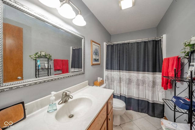 188 Bay Ridge Dr, Pendleton, IN 46064 - full bath featuring tile patterned floors, vanity, toilet, and a shower with shower curtain
