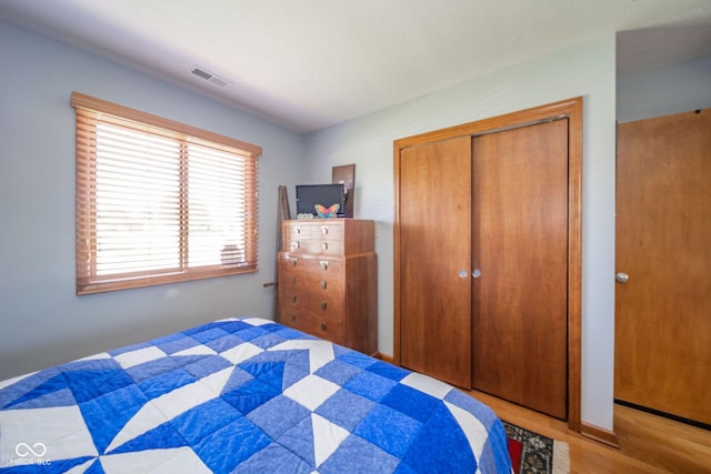 188 Bay Ridge Dr, Pendleton, IN 46064 - bedroom featuring a closet, wood finished floors, and baseboards
