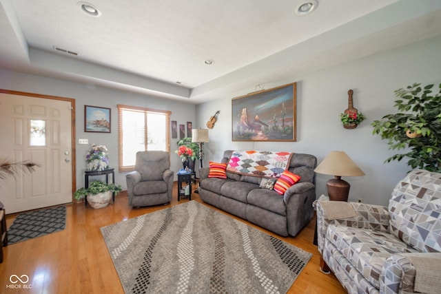 188 Bay Ridge Dr, Pendleton, IN 46064 - living area with wood finished floors, a raised ceiling, recessed lighting, and baseboards