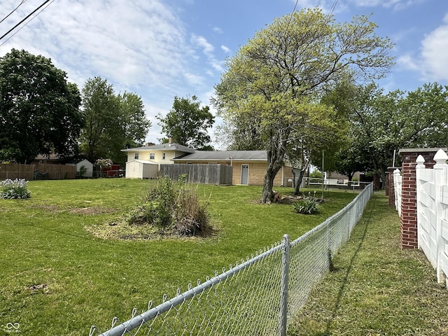 8417 S Sherman Dr, Indianapolis, IN 46237 - view of yard