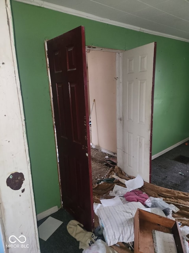 unfurnished room with crown molding and baseboards