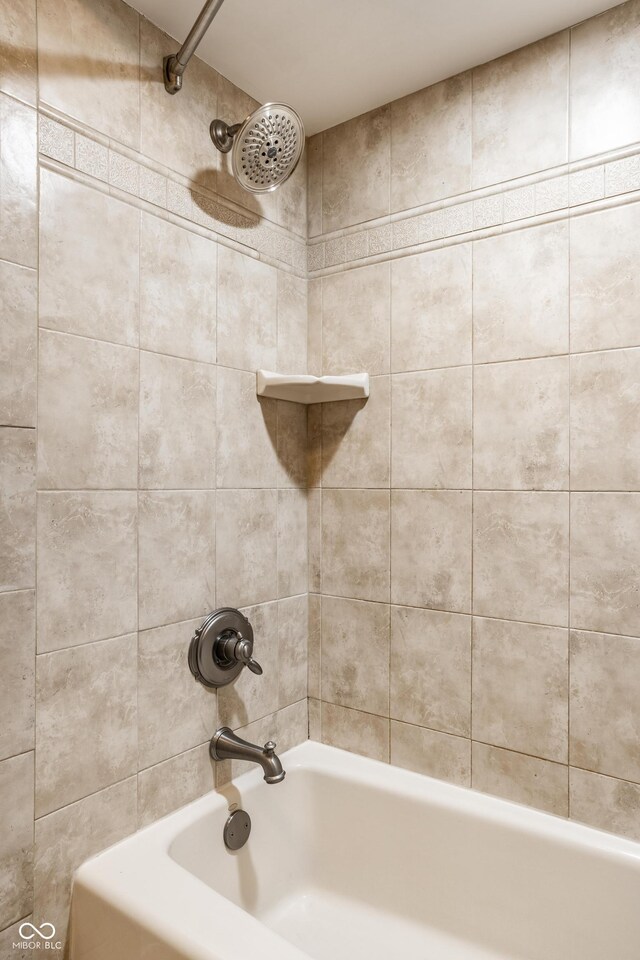 8510 E Mcgregor Rd, Indianapolis, IN 46259 - full bath with shower / tub combination