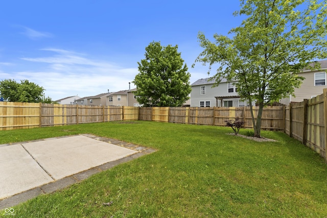view of yard with a patio area and a residential view
