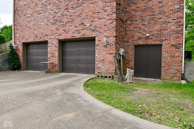 6567 Kings Ct, Avon, IN 46123 - garage featuring driveway