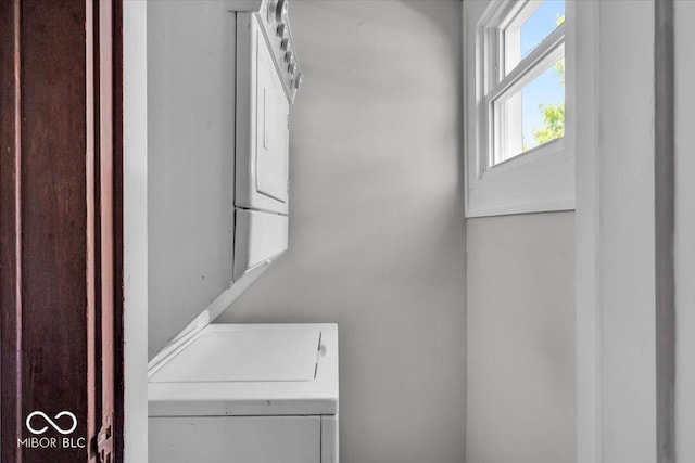 405 N Drexel Ave, Indianapolis, IN 46201 - laundry room with stacked washer / dryer