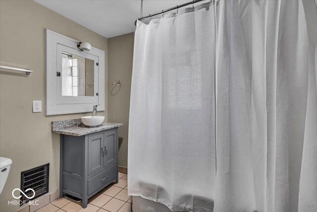 405 N Drexel Ave, Indianapolis, IN 46201 - full bathroom featuring tile patterned floors, vanity, baseboards, toilet, and a shower with curtain