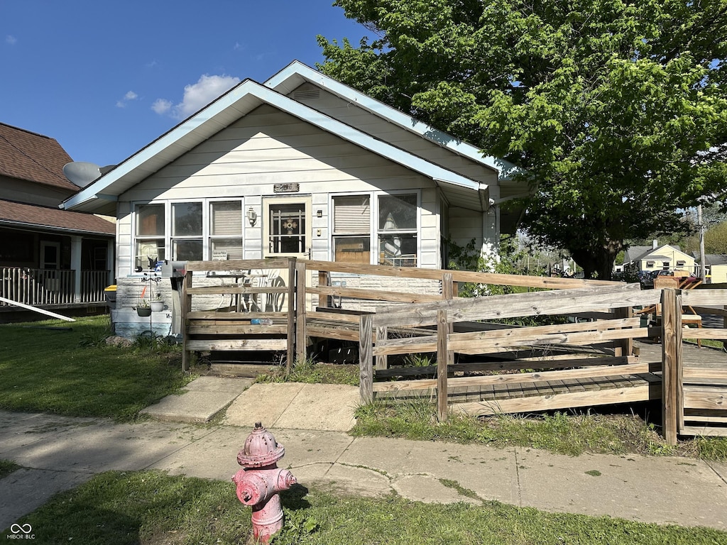 1830 Jefferson St, Anderson, IN 46016 - shotgun-style home with a deck