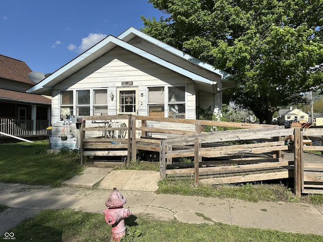 1830 Jefferson St, Anderson, IN 46016 - shotgun-style home with a deck