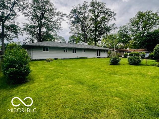 5141 Derome Dr, Fort Wayne, IN 46835 - rear view of house with a yard