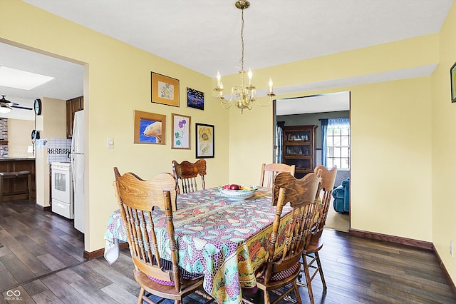 dining space with a chandelier, dark wood-style floors, and baseboards