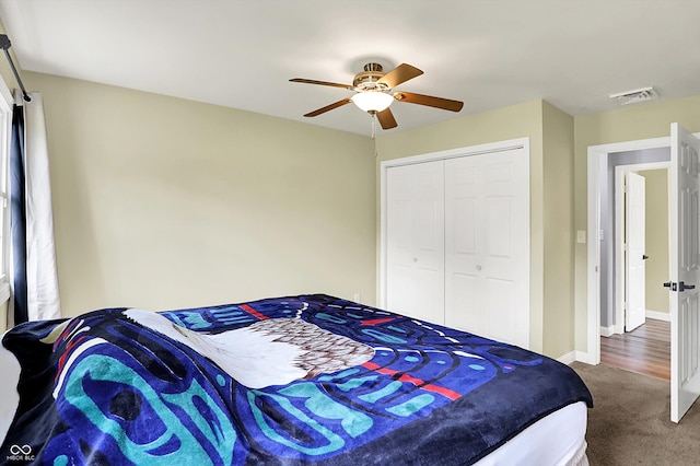 carpeted bedroom featuring ceiling fan, a closet, and baseboards