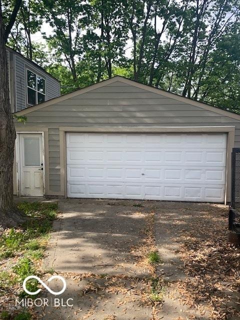 5802 Bertha St, Indianapolis, IN 46241 - view of garage