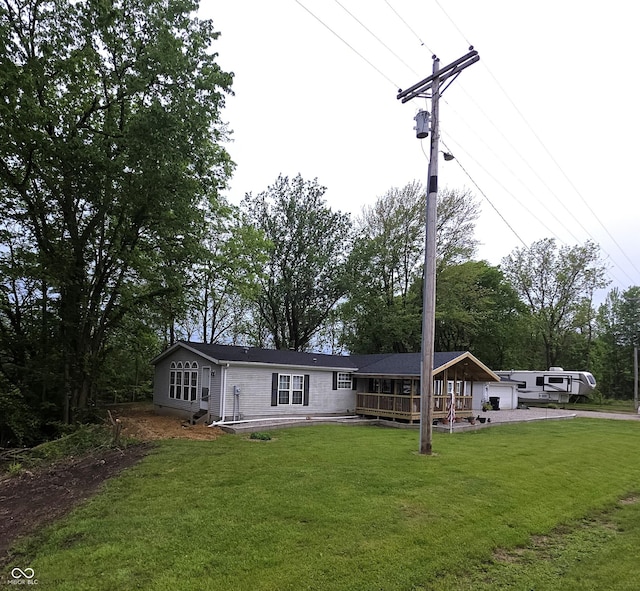 5269 W State Road 42, Brazil, IN 47834 - view of front of house featuring a front lawn and driveway