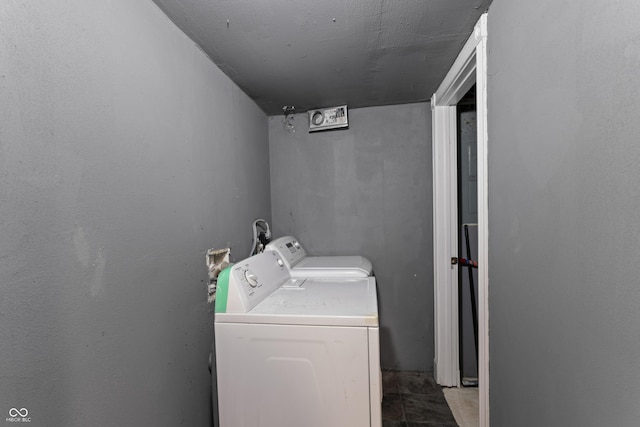 2134 N Alabama St, Indianapolis, IN 46202 - clothes washing area featuring independent washer and dryer