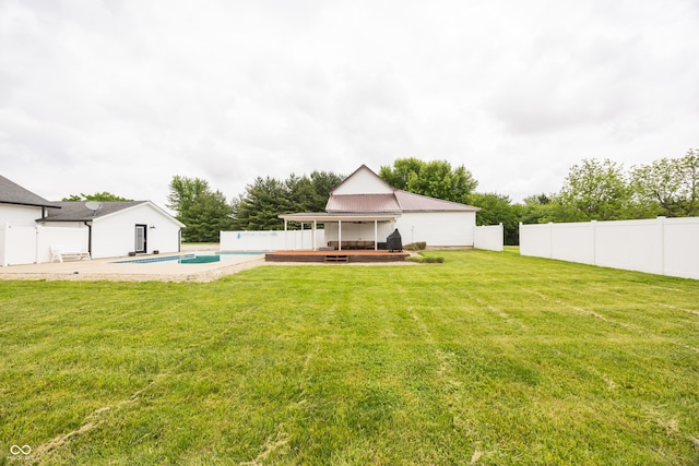 view of yard with a patio area