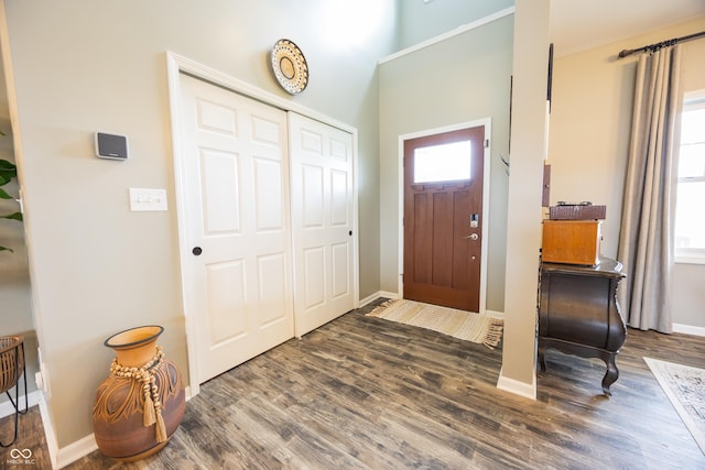 foyer featuring wood finished floors and baseboards