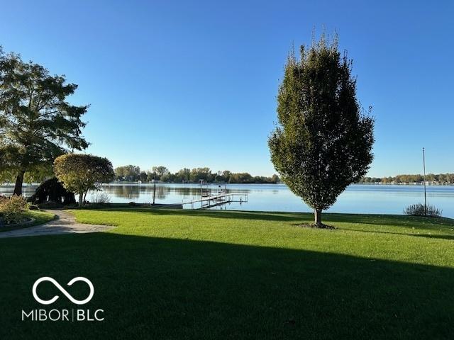 125 Ems B20C Ln, Pierceton, IN 46562 - view of grassy yard with a water view