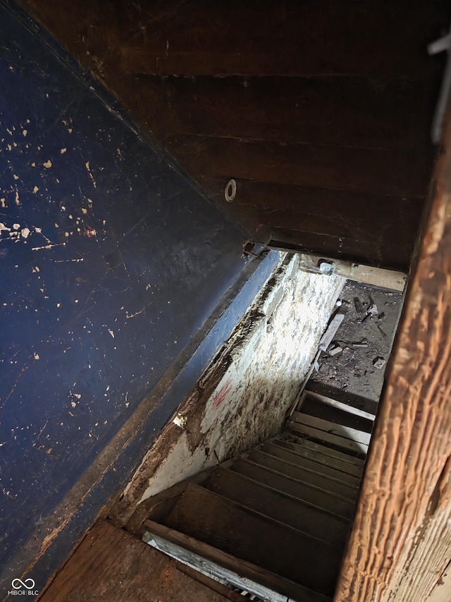 1331 S 14th St, New Castle, IN 47362 - staircase with vaulted ceiling
