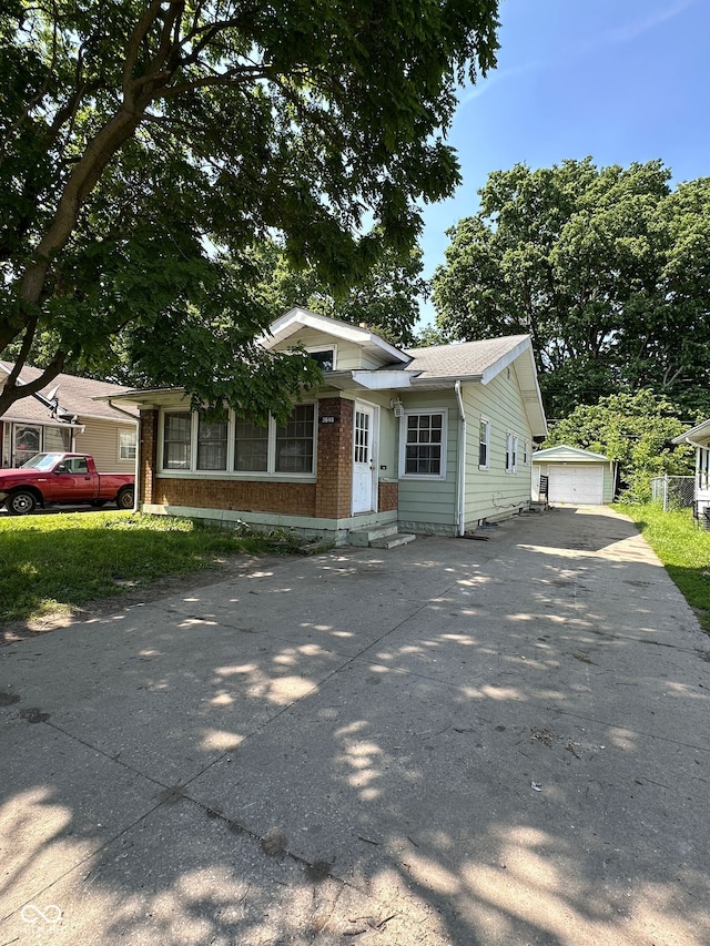 3646 Creston Dr, Indianapolis, IN 46222 - photo 2