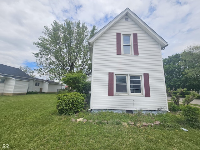 208 S Madison St, Converse, IN 46919 - view of side of property featuring a lawn