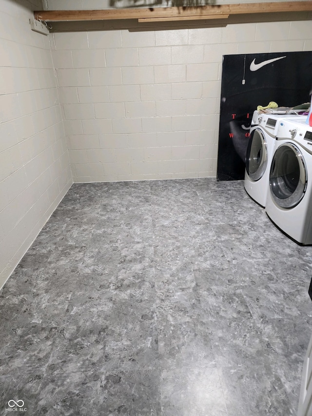 5433 Brendonridge Rd, Indianapolis, IN 46226 - clothes washing area featuring washing machine and dryer and concrete block wall