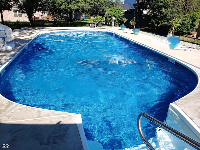 5433 Brendonridge Rd, Indianapolis, IN 46226 - outdoor pool with a patio