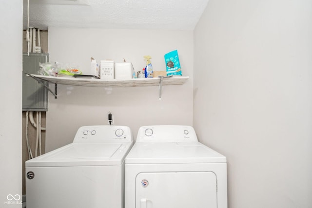 433 N 15th Ave, Beech Grove, IN 46107 - clothes washing area with washing machine and dryer and a textured ceiling