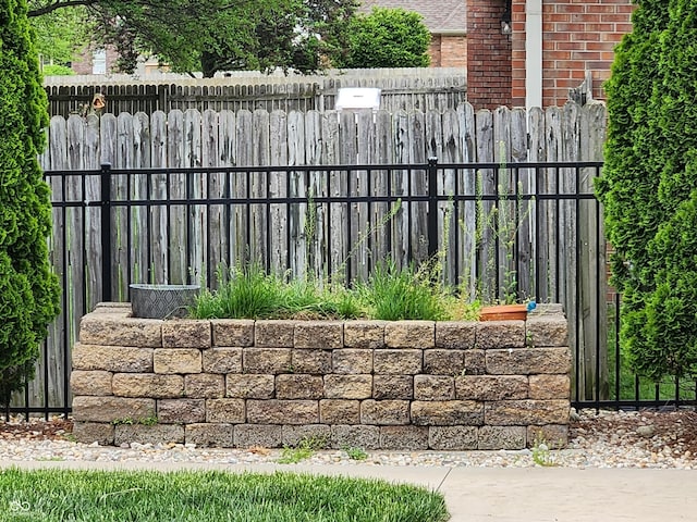 1026 Summer Way Dr, Shelbyville, IN 46176 - view of gate