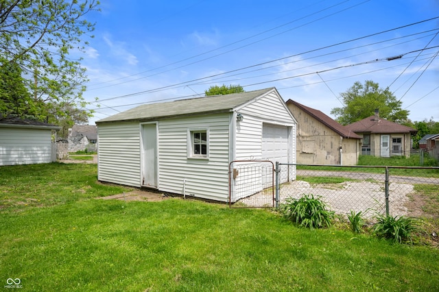 view of outdoor structure featuring an outbuilding