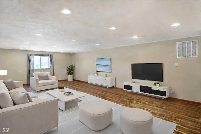 186 W 600 N, Alexandria, IN 46001 - living room featuring wood finished floors, baseboards, and recessed lighting