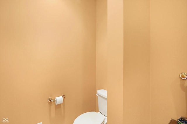 186 W 600 N, Alexandria, IN 46001 - bathroom with toilet